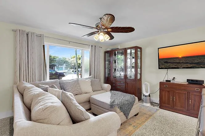 25 N Ocean Dr — Photo 11