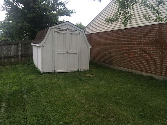 3rd image of 8273 Ivy Glen Cir