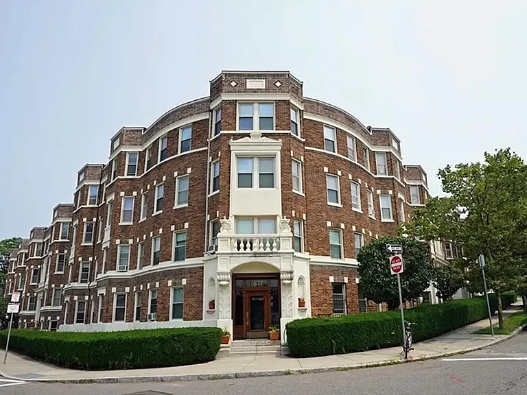 1677 Commonwealth Ave #10 — Photo 8