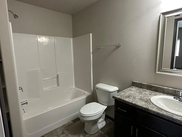 301 Ivy Rd E — Photo 5