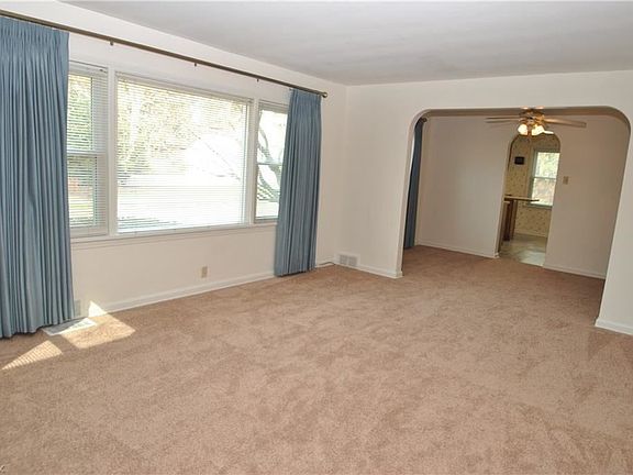 4th image of 323 Kenilworth Dr