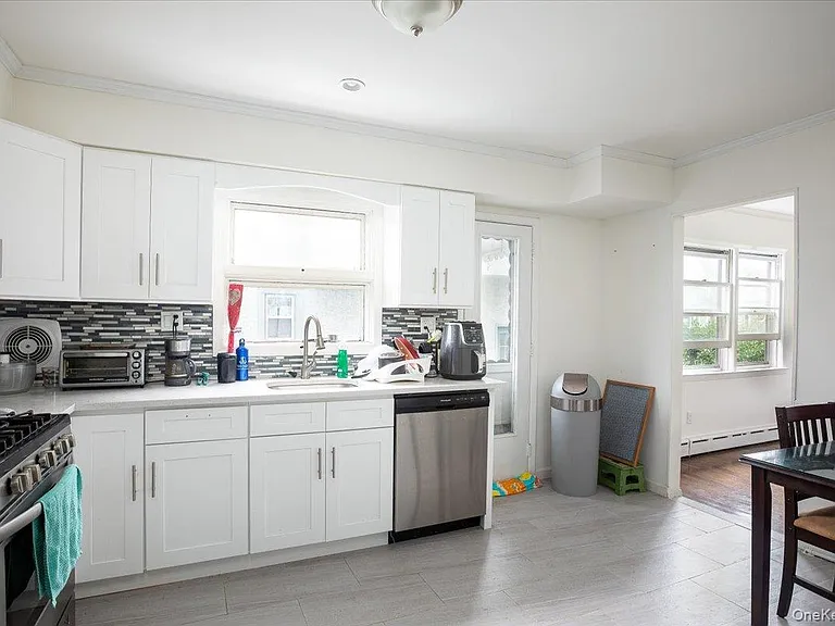 525 E Beech St #1 — Photo 13