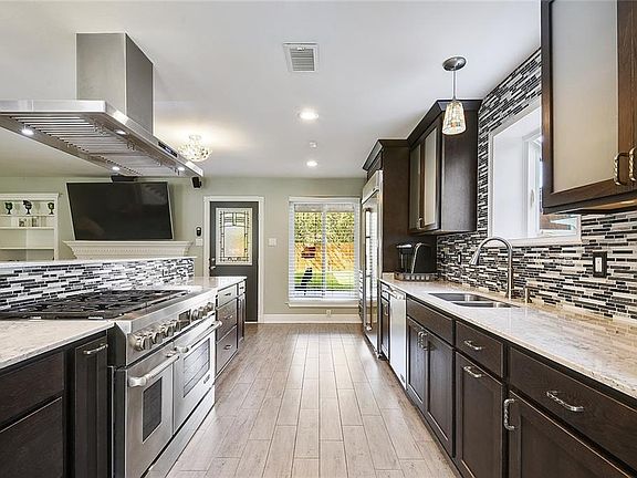 3rd image of 3773 Dixon St