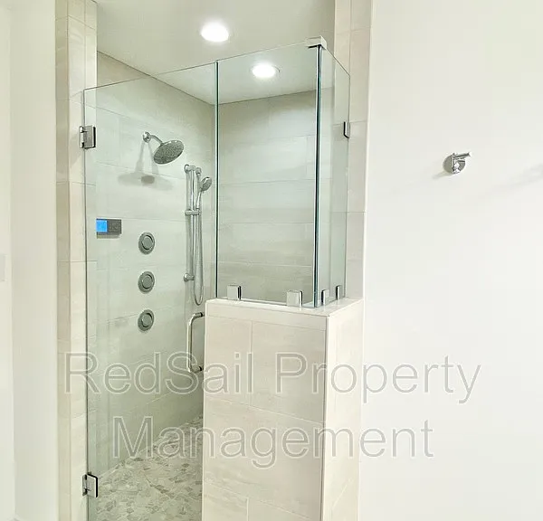 4808 Village Walk — Photo 13
