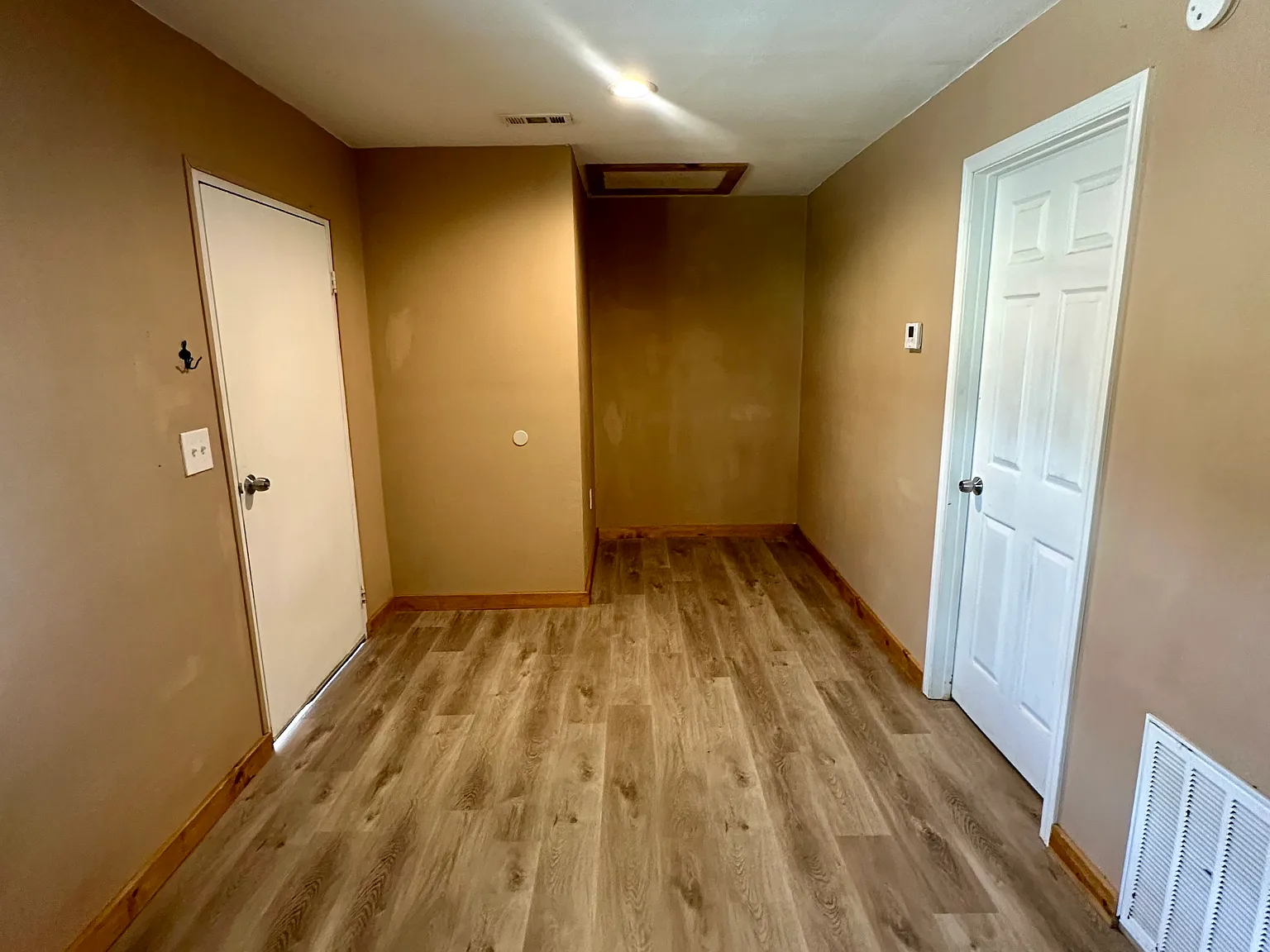 211 Elm St — Photo 3