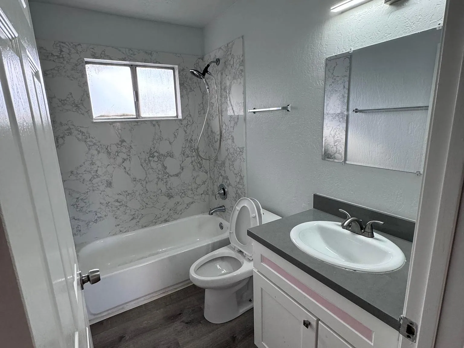 2 bed, 700 sqft, $1,650 — Photo 2