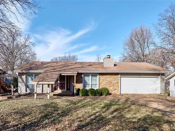 48 Picardy Dr, Lake Saint Louis, MO 63367