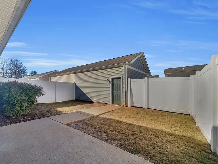 411 Promenade Dr SW — Photo 11