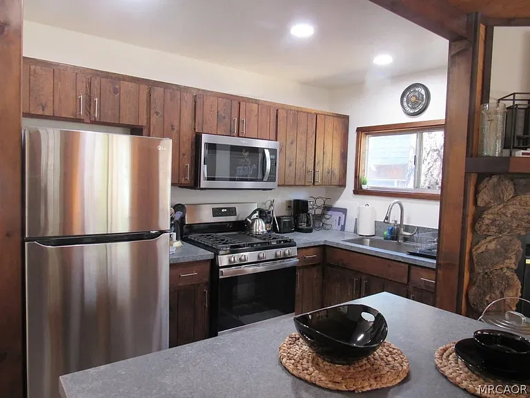 136 Pine Ln — Photo 7