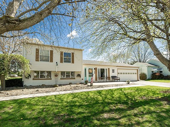 3rd image of 1013 Brentwood Dr