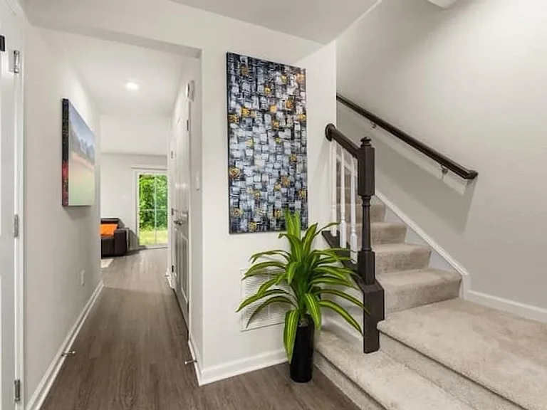 207 Falcon Ave — Photo 2