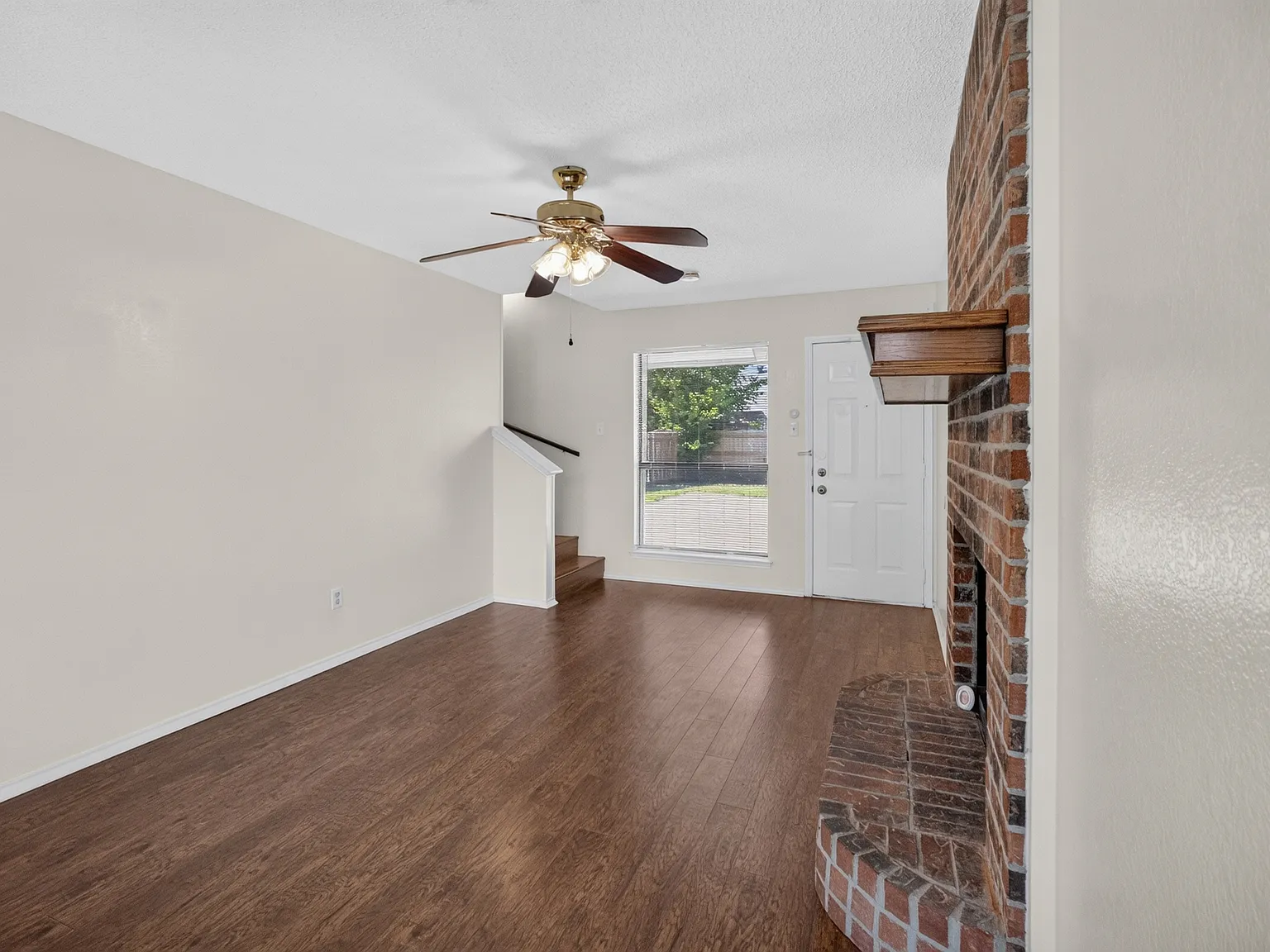2 bed, 1.5 bath, 1252 sqft, $1,600 — Photo 4