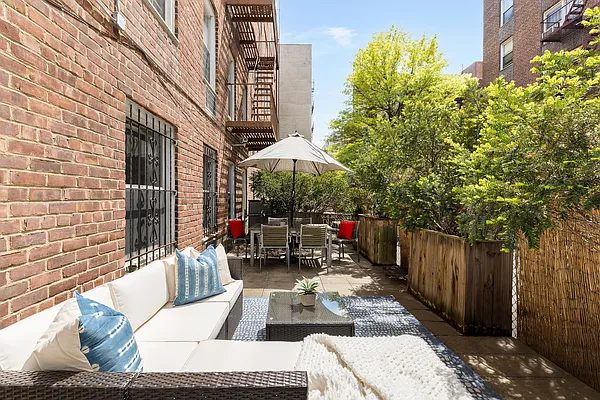 Sold by Compass | media 7