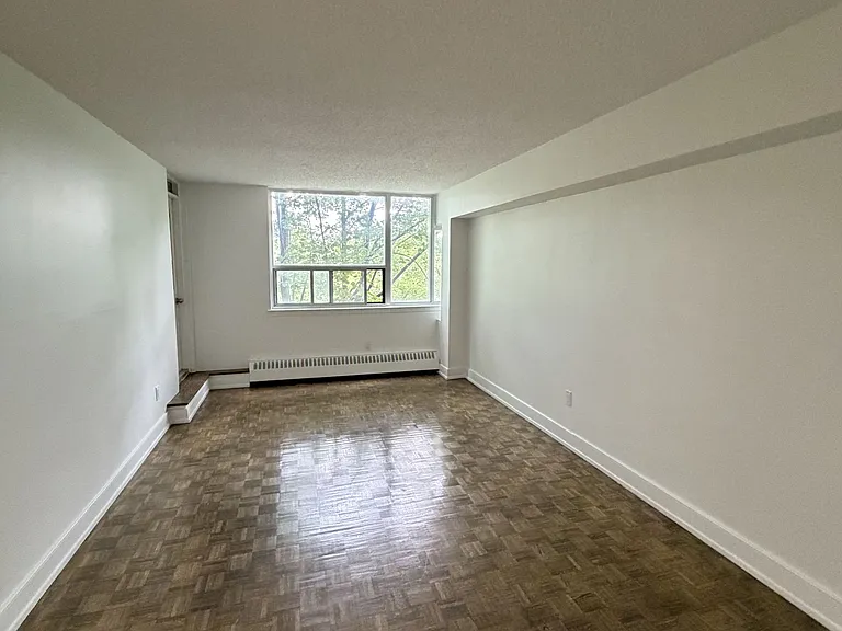 145 Wellington St W #306 — Photo 4