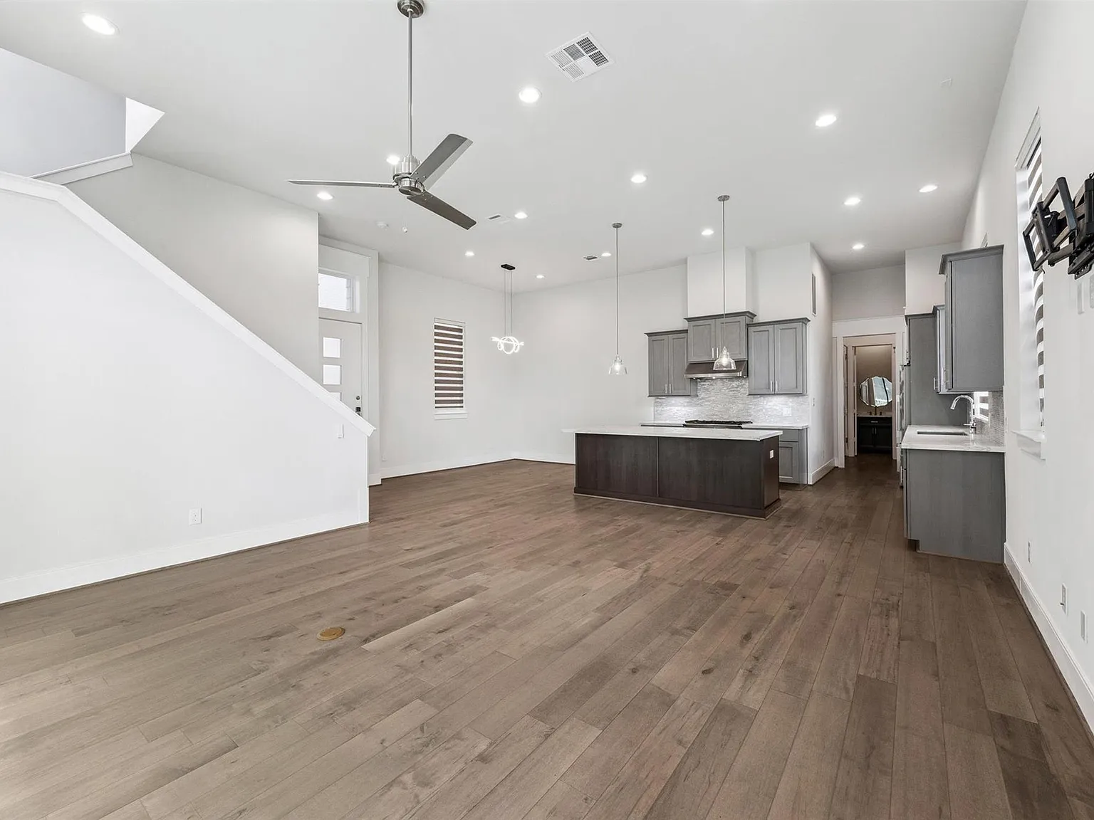 3 bed, 3.5 bath, 2231 sqft, $3,190 — Photo 4