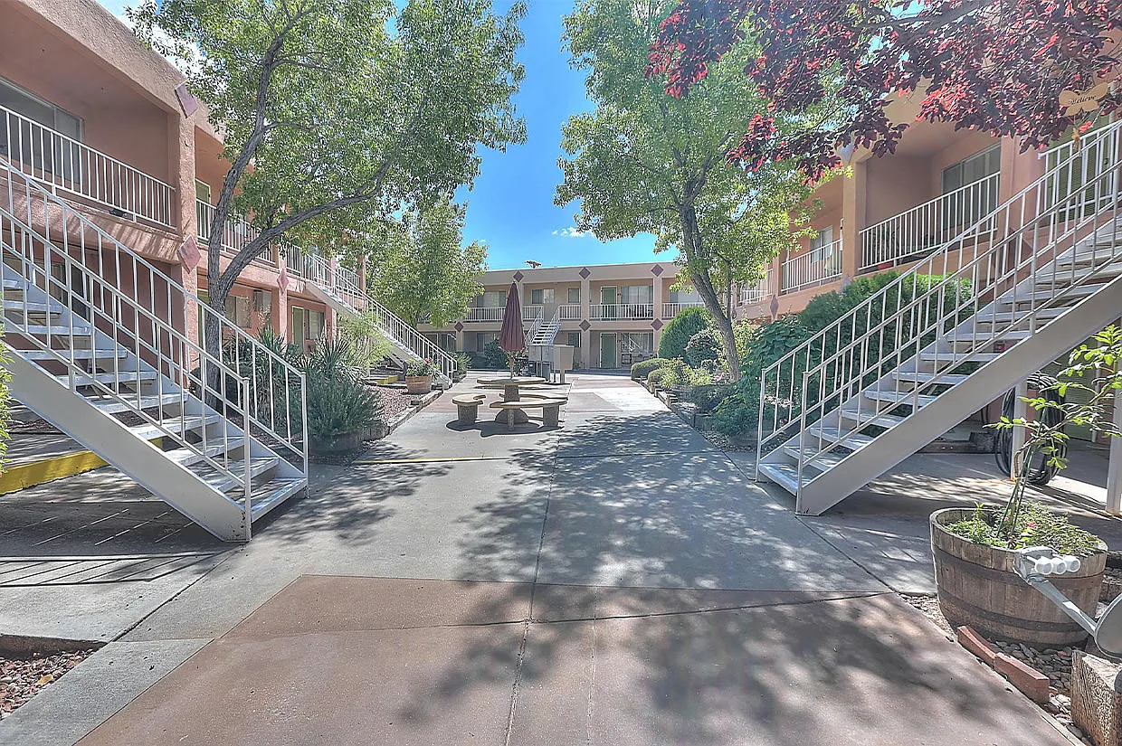 White Oak Apartments — Photo 3