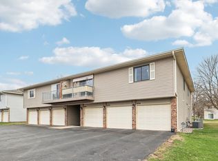 3276 Greenbrier St, Vadnais Heights, MN 55127