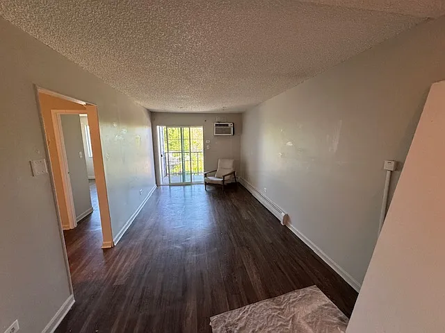 1829 Warren Ave — Photo 3