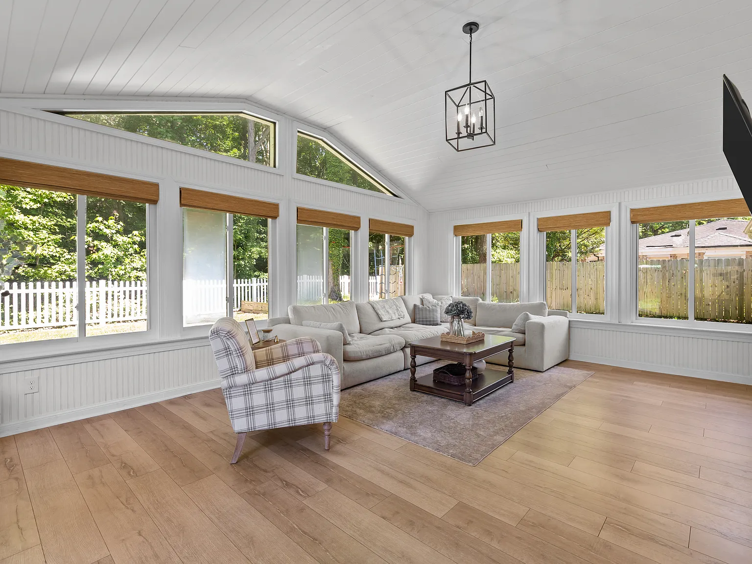 5 bed, 2.5 bath, 2500 sqft, $3,995 — Photo 4