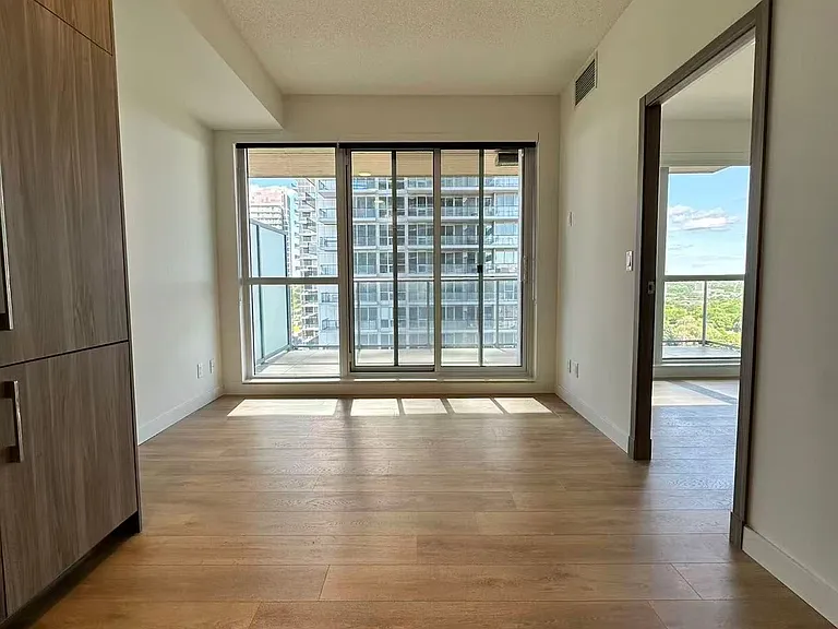 27 McMahon Dr #1701 — Photo 4