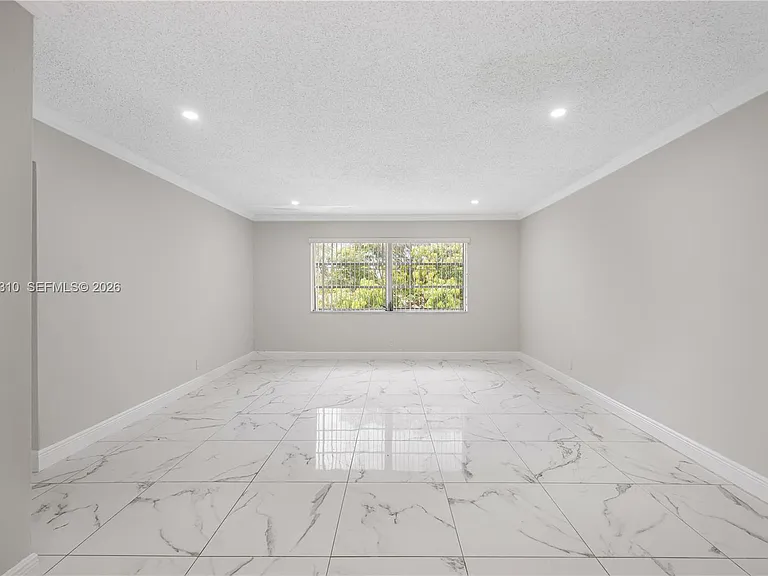 5450 Hollywood Blvd #203 — Photo 5
