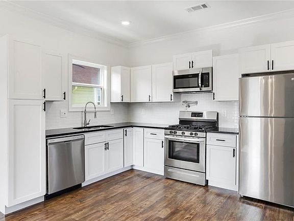 2nd image of 2324-26 Allen St
