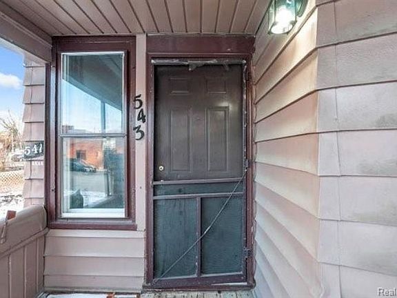 4th image of 543 Oak St