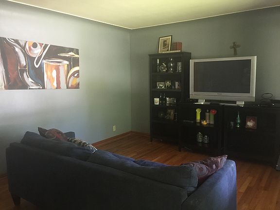 3rd image of 1055 Zander Dr