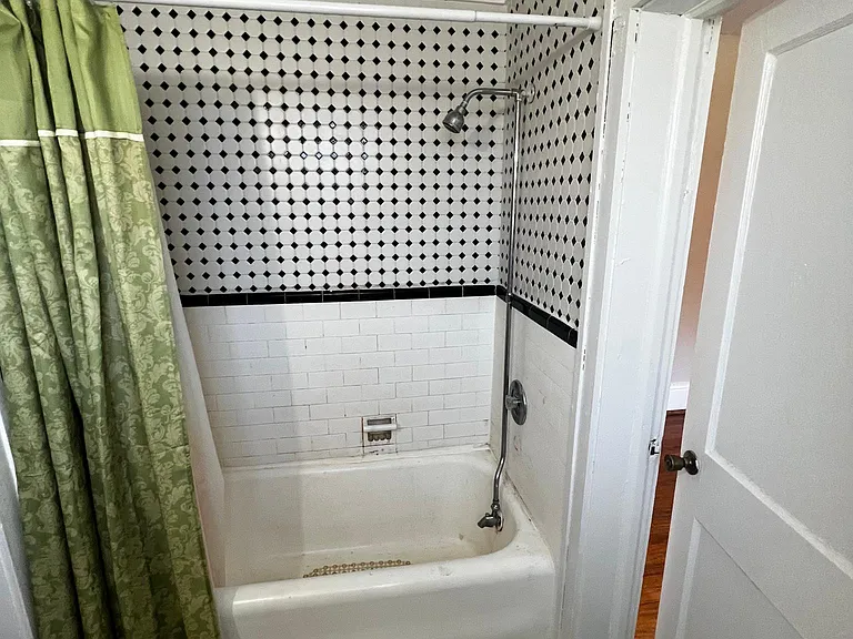 119 Albemarle Ave SW #B2 — Photo 3