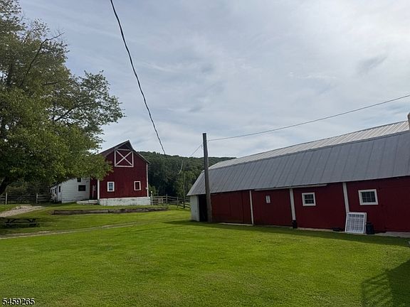 4th image of 52-84 Mountain Rd