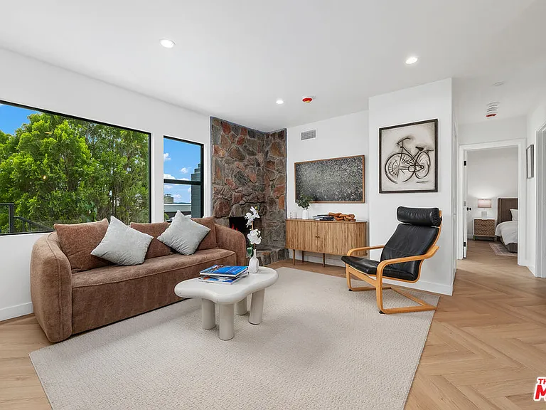 2045 Paramount Dr — Photo 6