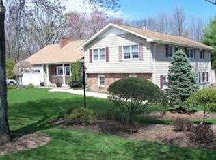 8 Merrywood Ct, Old Tappan, NJ 07675