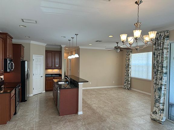 4th image of 23421 Alamanda Dr Unit 201