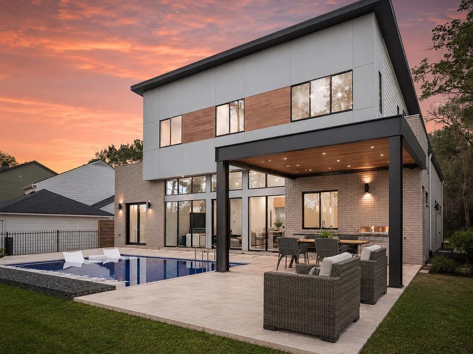 1st image of 51 Huntsmans Horn Cir