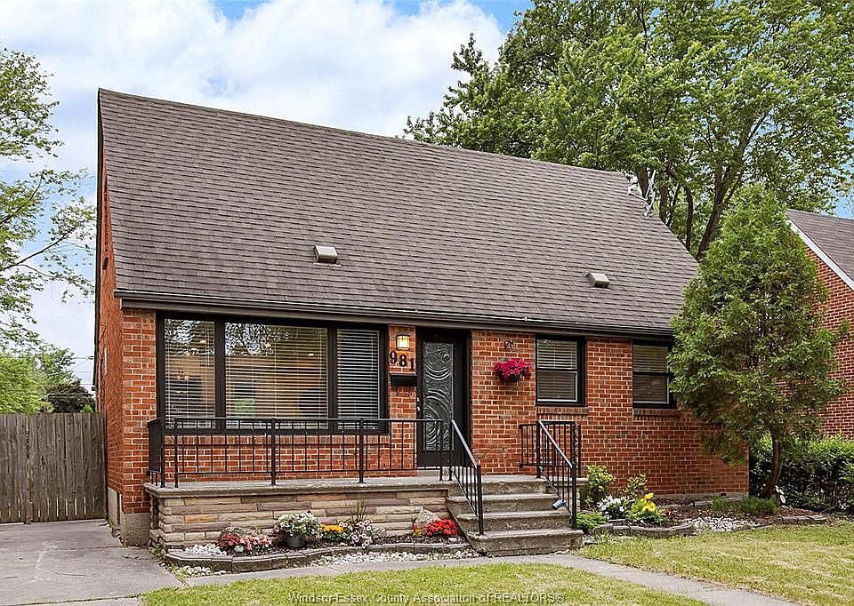 1st image of 981 Parkview Ave