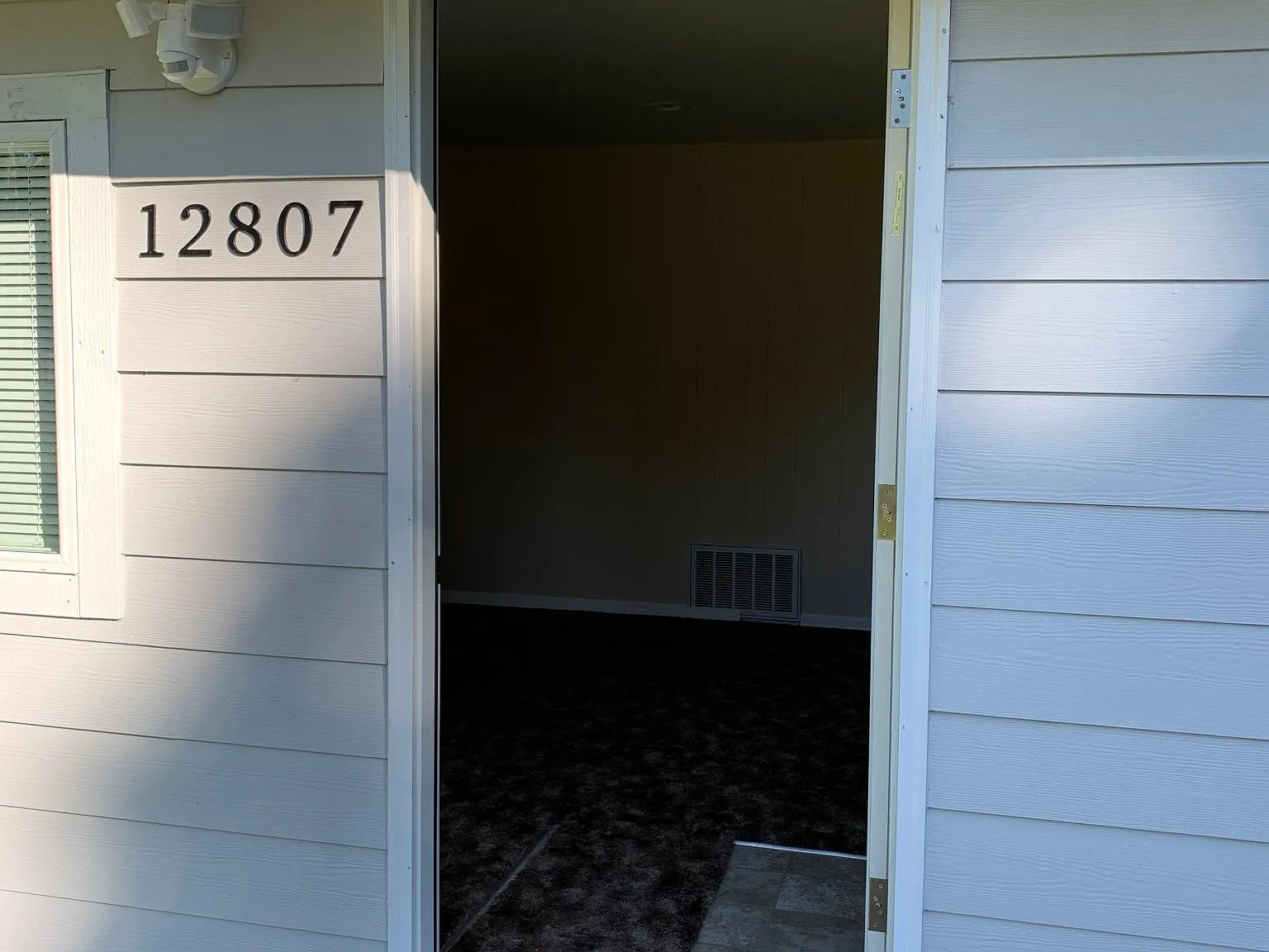 2 bed, 1000 sqft, $1,800 — Photo 3