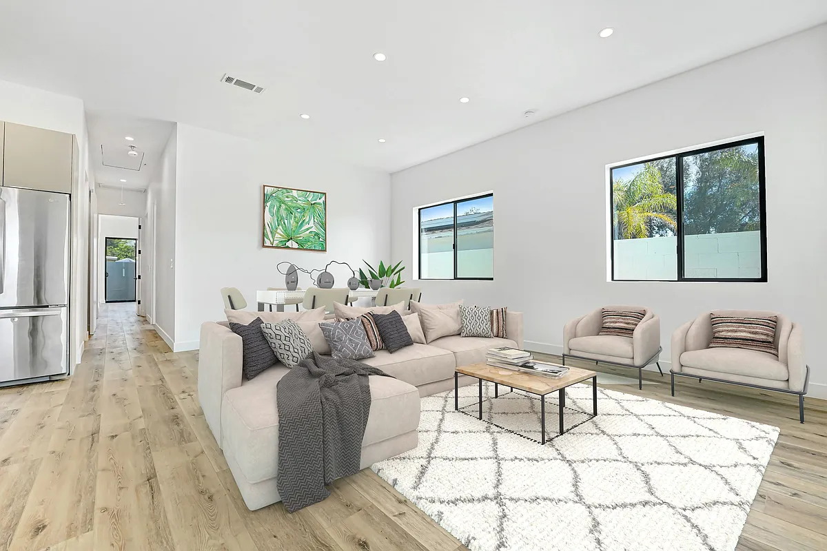 Living room and dinning room - 22651 Baltar St