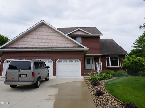 1712 Grandview Dr, Watertown, SD 57201