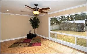4th image of 6008 Woodford Pl NE