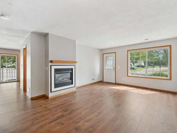 8990 Scarlet Globe Dr, Eden Prairie, MN 55347
