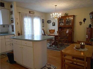 4th image of 1056 New London Dr