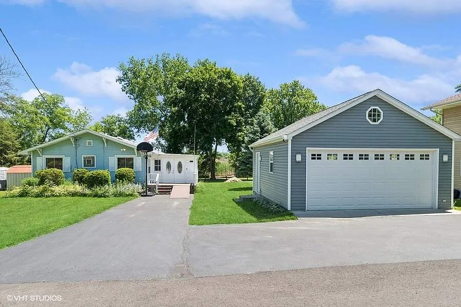 28031 N Hickory Ln photo 1