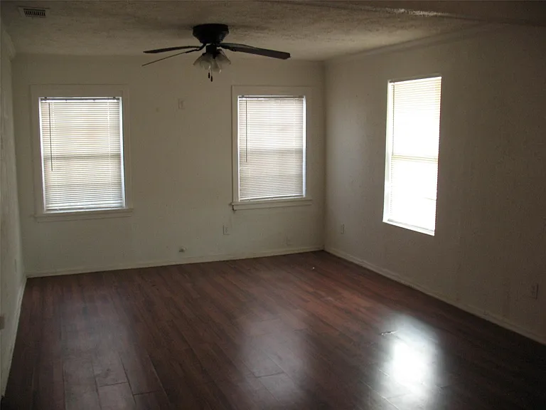 2610 Scott St — Photo 4