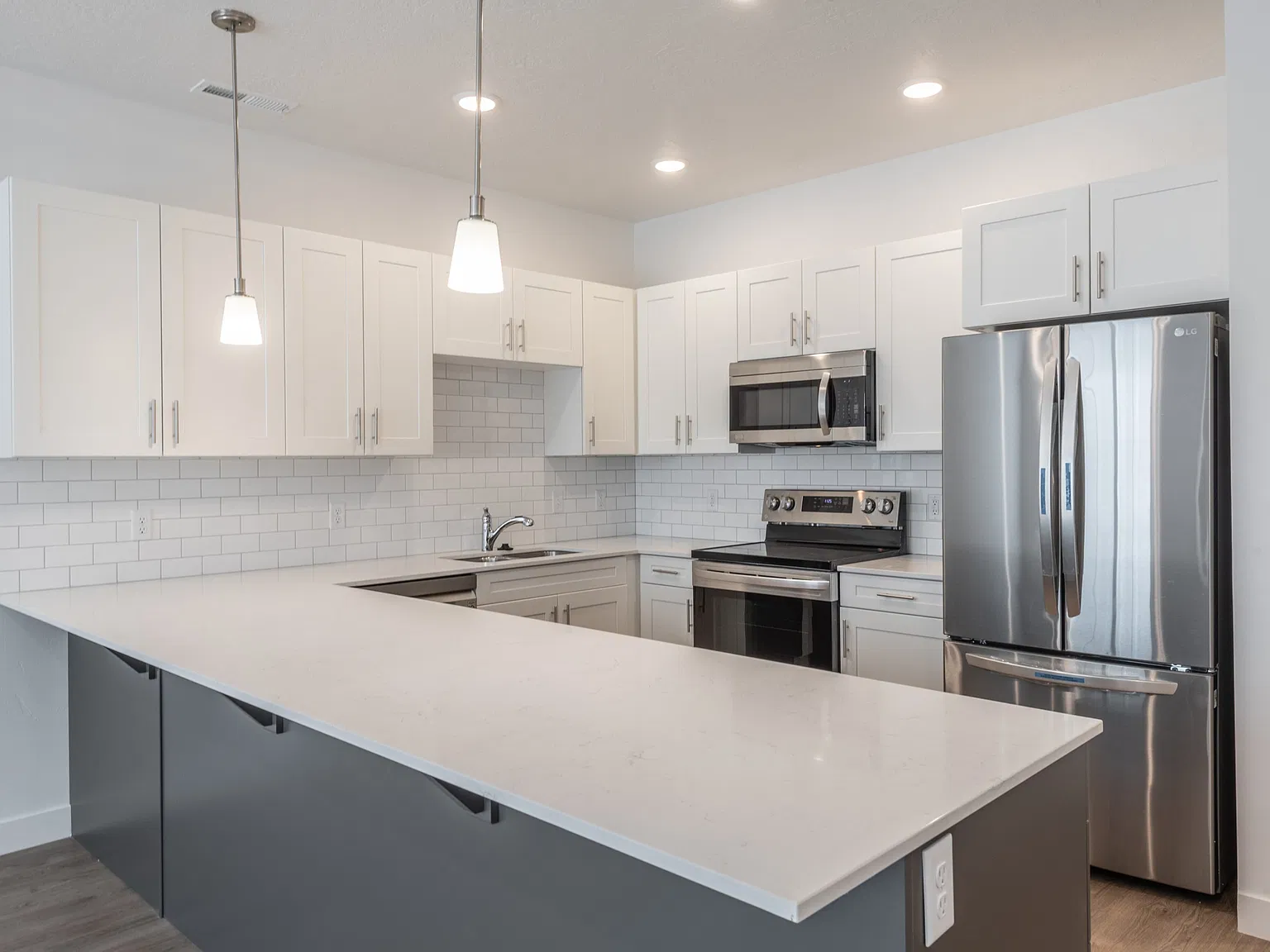 3 bed, 2.5 bath, 1608 sqft, $2,200 — Photo 2