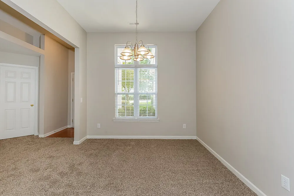 4 bed, 2.0 bath, 1885 sqft, $3,390 — Photo 3