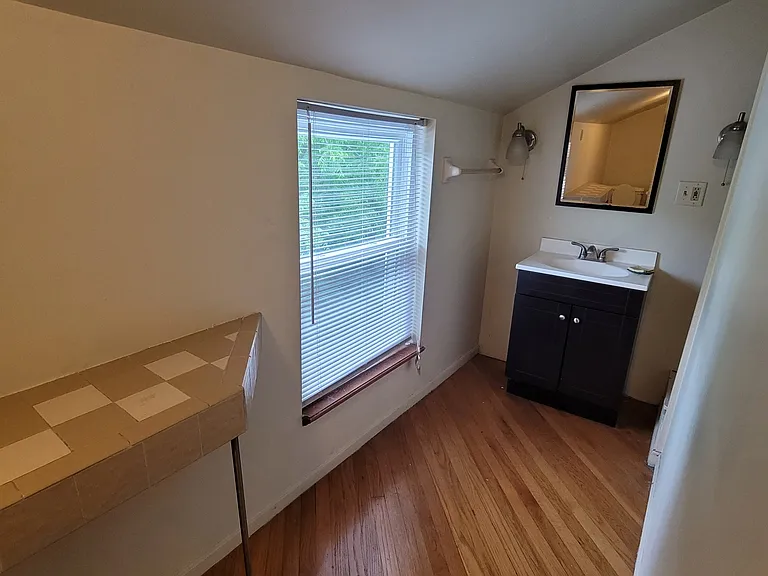 816 Montague Roadu1 Right Side — Photo 13