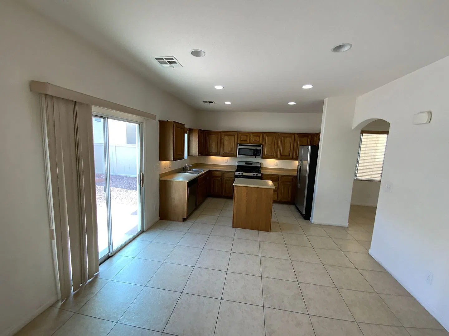 Nw Area -Charming 2 Story With Open Floor Plan — Photo 4