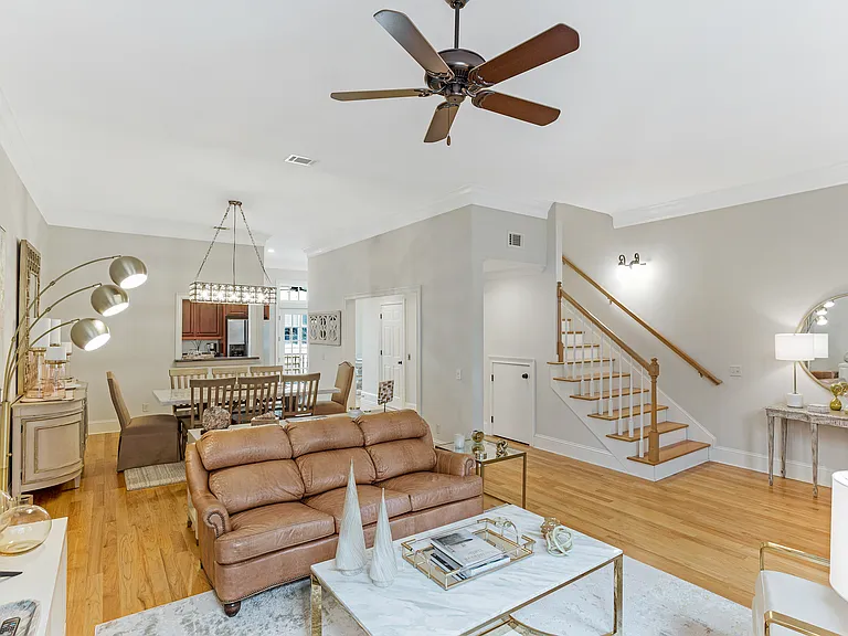 712 Barnard St — Photo 9