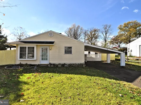 19 Goodturn Rd, Levittown, PA 19057