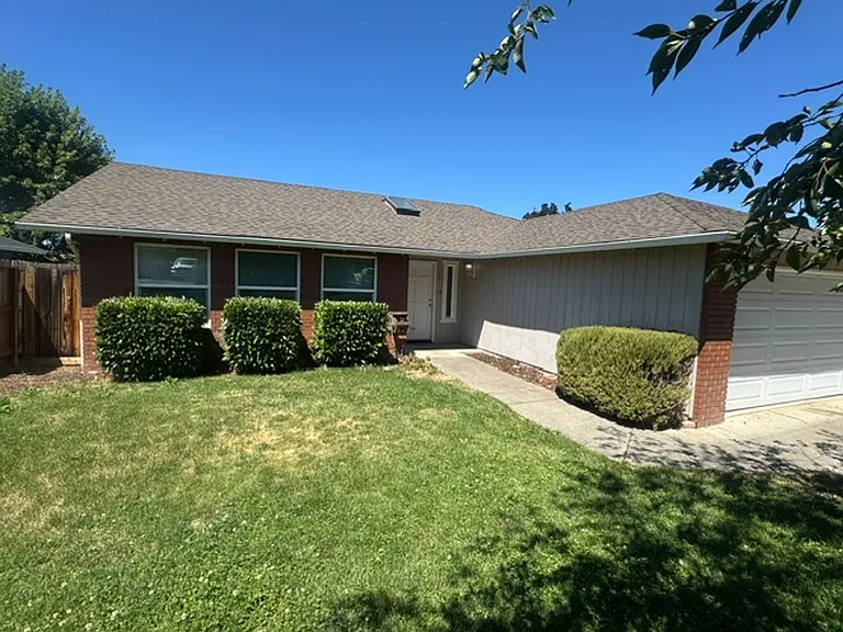 3051 Bron Cir — Photo 2